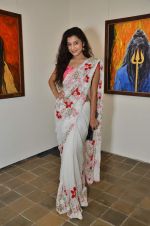 Surbhi Shukla at Bharat Tripathi_s exhibition in Mumbai on 25th Dec 2012 (66).JPG